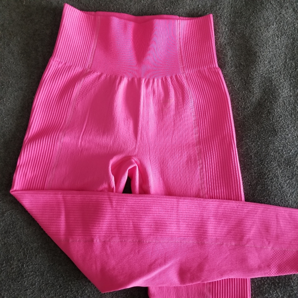Gymshark Ultra Seamless Leggings in Cyber Pink